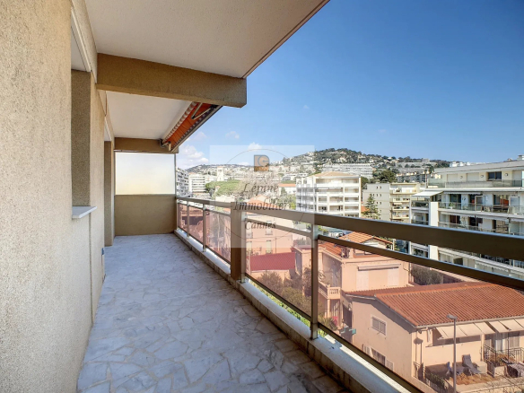Cannes – Pointe Croisette, Studio, parking, cave