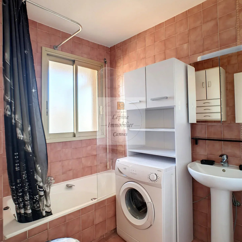 Cannes – Pointe Croisette, Studio, parking, cave