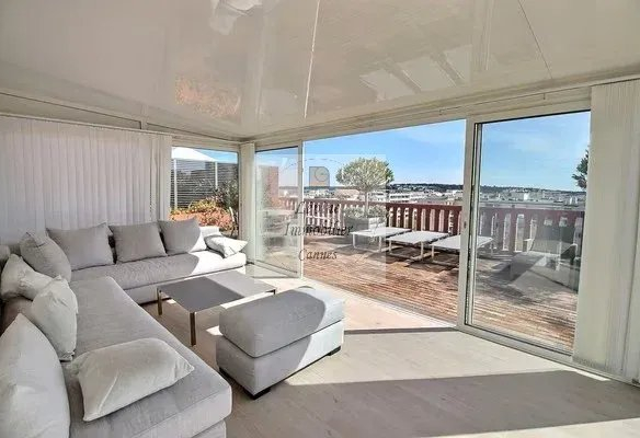 CANNES PALM BEACH – PENTHOUSE D’EXCEPTION 187 m² – TOIT-TERRASSE 150 m² – 3 BOX