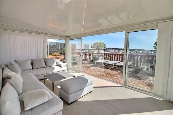 CANNES PALM BEACH – PENTHOUSE D’EXCEPTION 187 m² – TOIT-TERRASSE 150 m² – 3 BOX