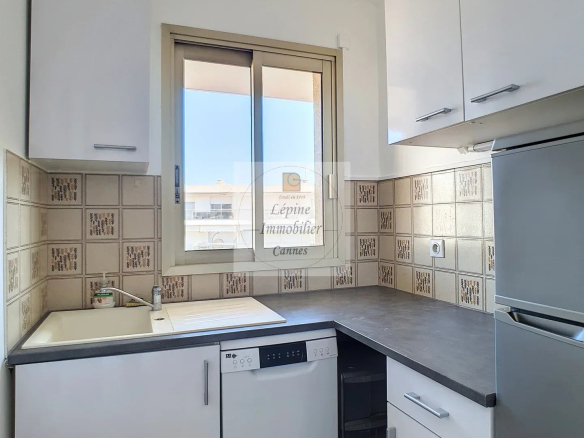 Cannes – Pointe Croisette, Studio, parking, cave