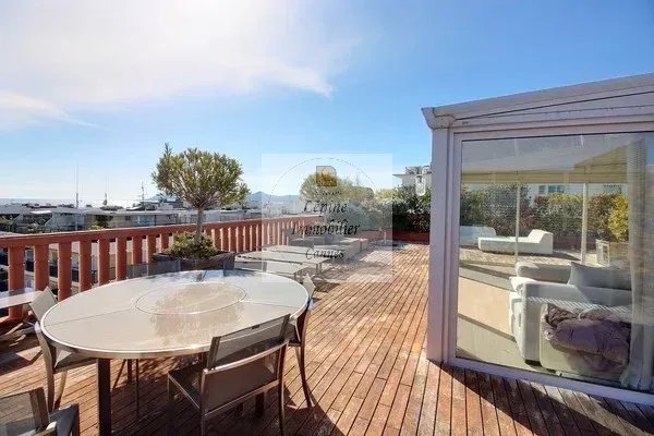 CANNES PALM BEACH – PENTHOUSE D’EXCEPTION 187 m² – TOIT-TERRASSE 150 m² – 3 BOX
