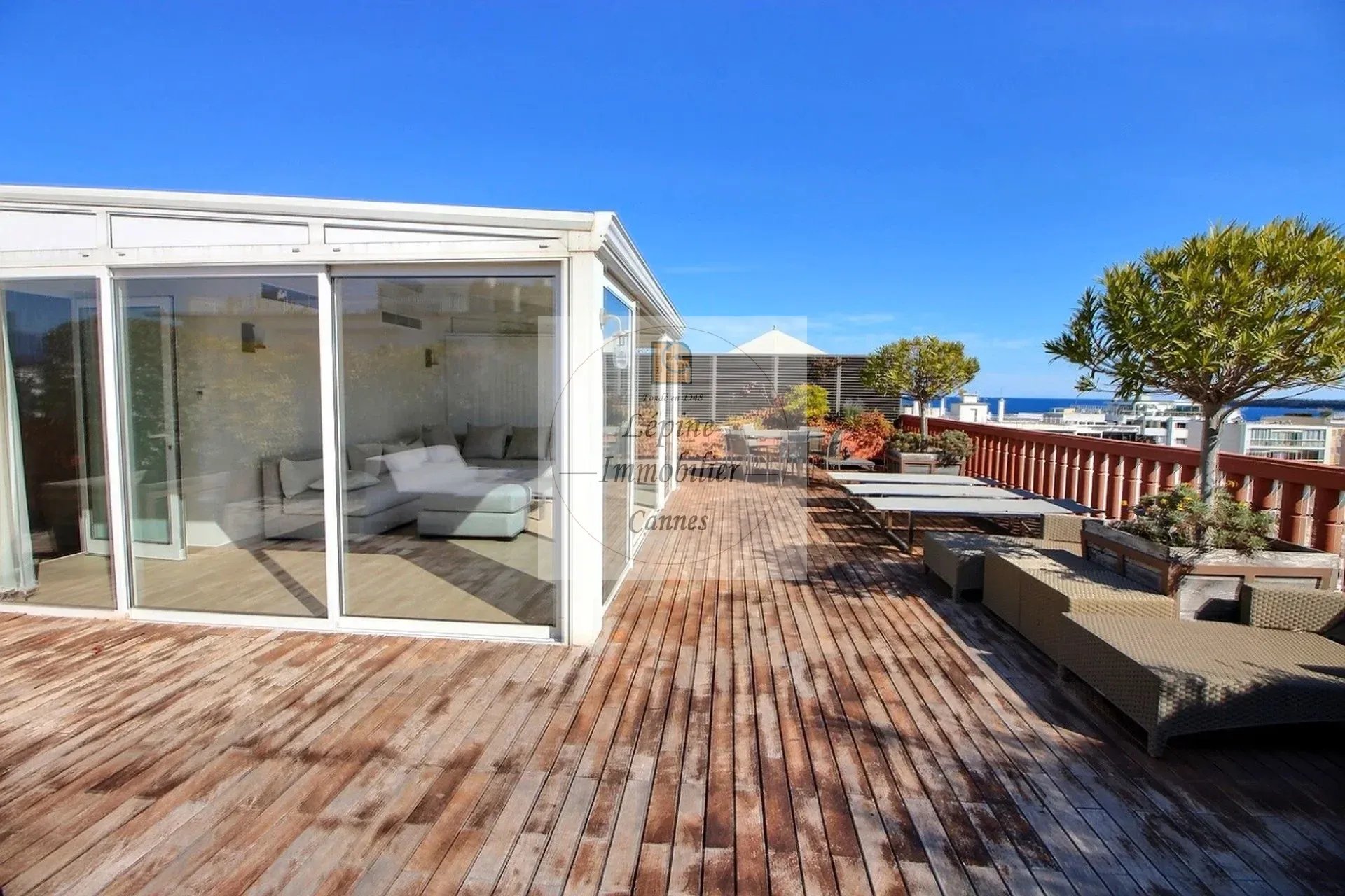 f5c8572e198dcc59544acd33e7a1070a_1006dafc86_1920-original-19752.jpg CANNES PALM BEACH – PENTHOUSE D’EXCEPTION 187 m² – TOIT-TERRASSE 150 m² – 3 BOX